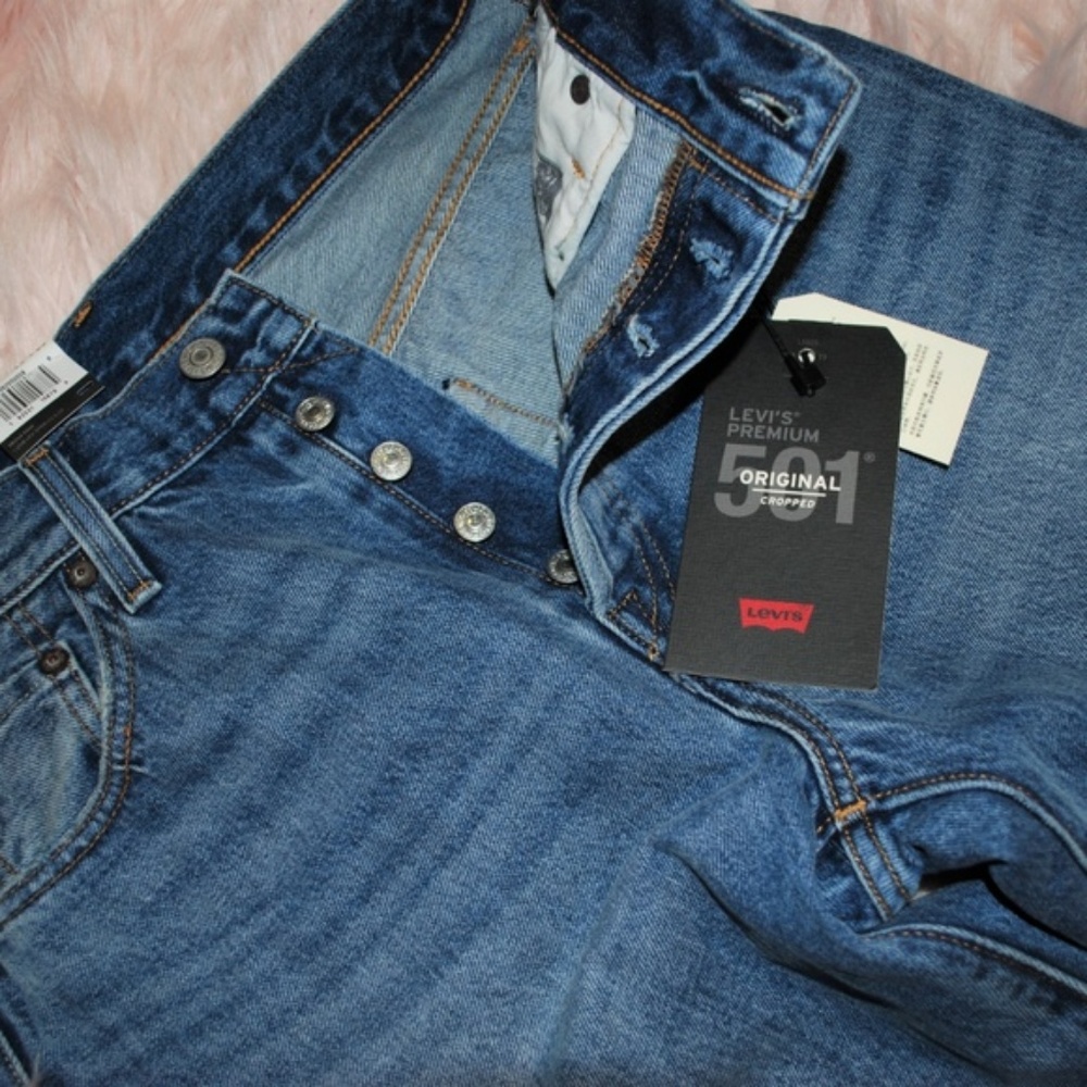 Mom 28 Levis 501 Button Fly Original Cropped Jeans